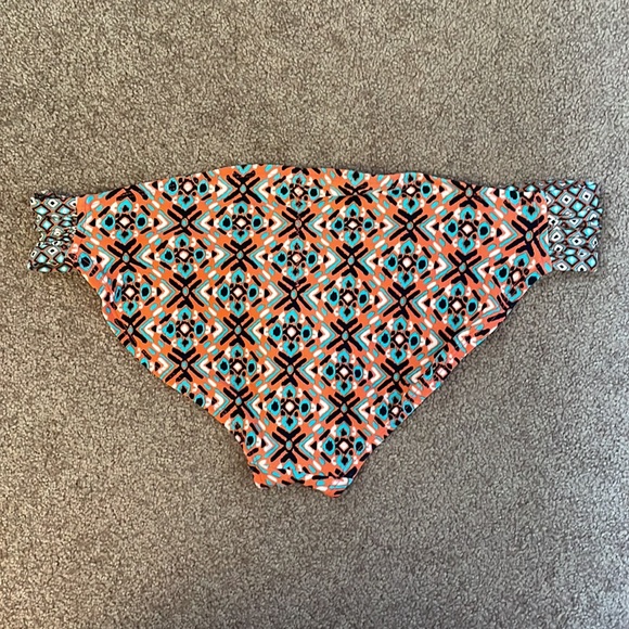 Fun bikini bottom! - Picture 2 of 4